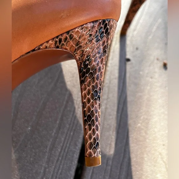 Tory Burch 🔥🔥🔥Rich Tan Leather Leopard Print accent pumps - Picture 9 of 12
